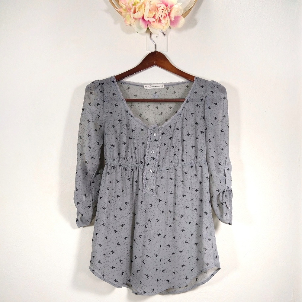 Kirra - bird print gray black blouse